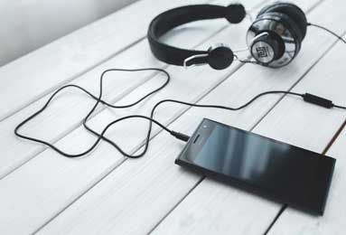 足坛荣耀与落寞：曼城进四强，姆巴佩演帽子戏法，大巴黎六冠王封神